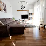 Brane Apartments With Shared Swimming Pool *