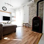 Апартаменти Brane Apartments With Shared Swimming Pool
