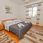 Brane Apartments With Shared Swimming Pool Апартаменти *
