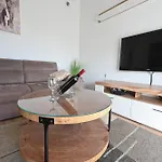 Brane Apartments With Shared Swimming Pool Апартаменти *