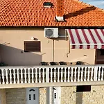 Апартаменти Brane Apartments With Shared Swimming Pool *