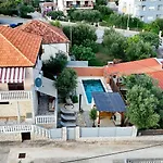 Brane Apartments With Shared Swimming Pool Апартаменти Задар