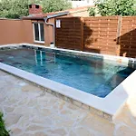 Апартаменти Brane Apartments With Shared Swimming Pool *