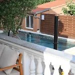 Brane Apartments With Shared Swimming Pool *