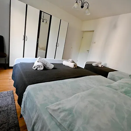 Brane With Swimming Pool Apartment *