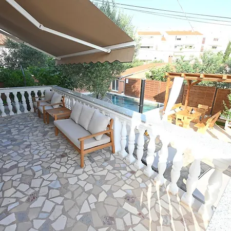 Brane With Swimming Pool Apartment
