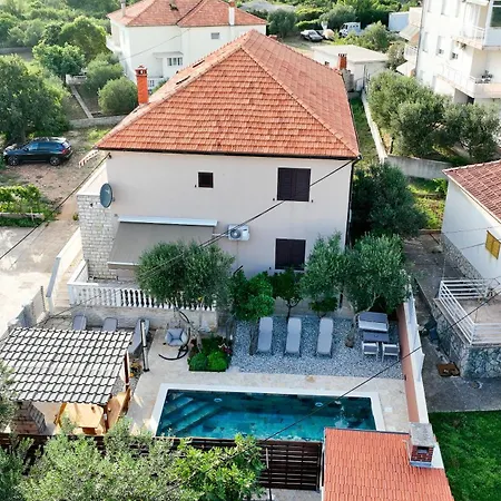 Brane With Swimming Pool Apartment *