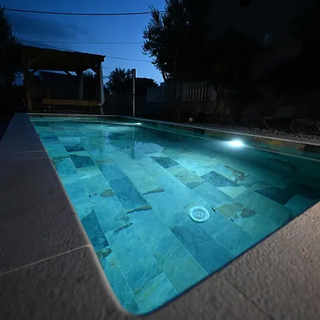 アパート Brane With Shared Swimming Pool *
