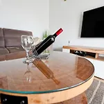Brane Apartments With Shared Swimming Pool דירה