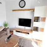 דירה Brane Apartments With Shared Swimming Pool