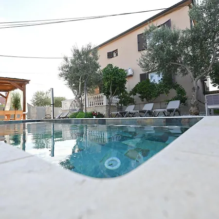 דירה Brane Apartments With Shared Swimming Pool *