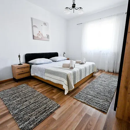 Brane With Swimming Pool Appartement *