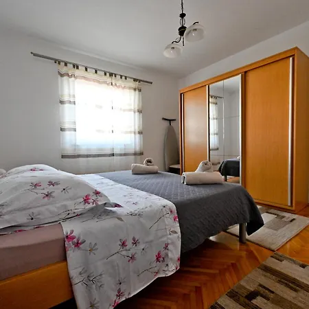 Brane With Swimming Pool Appartement