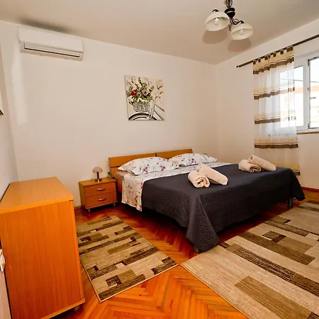 Διαμέρισμα Brane With Swimming Pool *