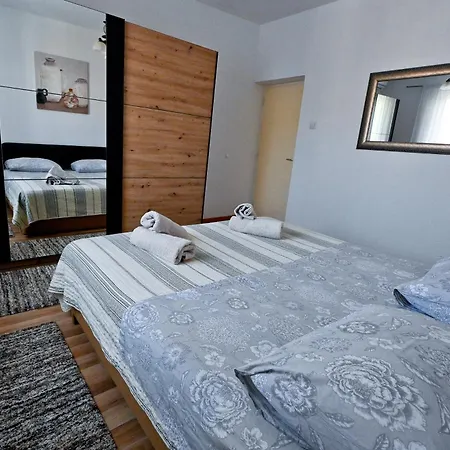 Brane With Swimming Pool Ζαντάρ