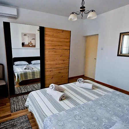 Apartamento Brane With Shared Swimming Pool *