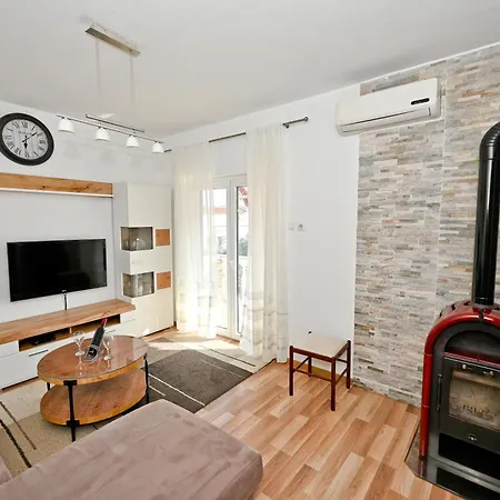 Apartamento Brane With Shared Swimming Pool Zadar