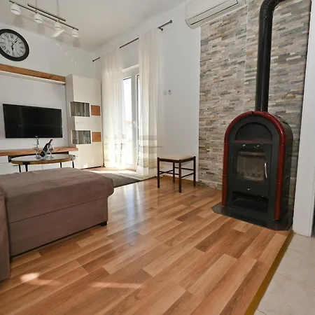 Brane With Swimming Pool * Ζαντάρ