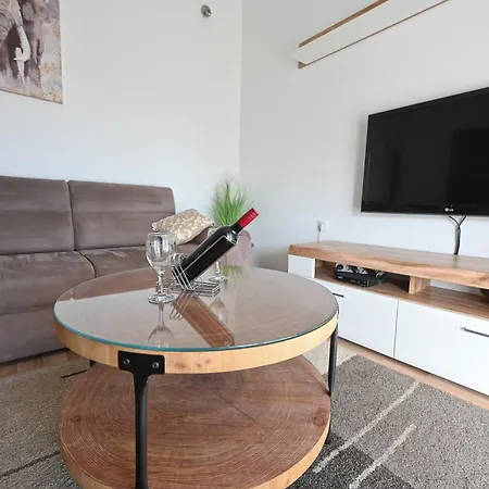 Brane With Swimming Pool Apartment *