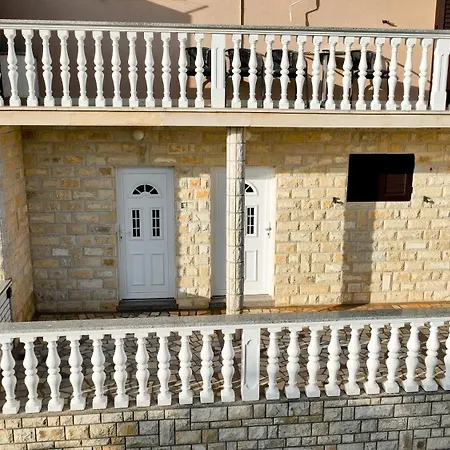 Apartamento Brane With Shared Swimming Pool *