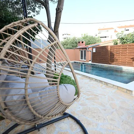 Brane With Swimming Pool Appartement Zadar