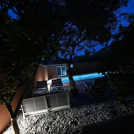 Brane With Swimming Pool * Ζαντάρ