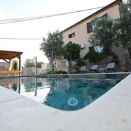 Brane With Swimming Pool * Ζαντάρ