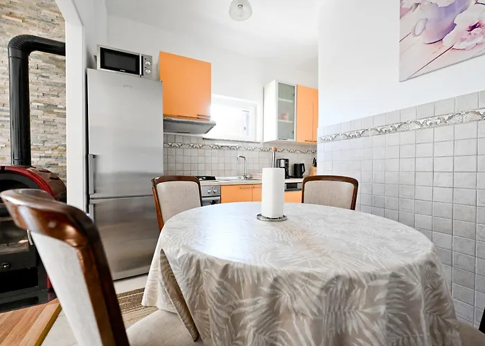 Brane With Swimming Pool * Zara