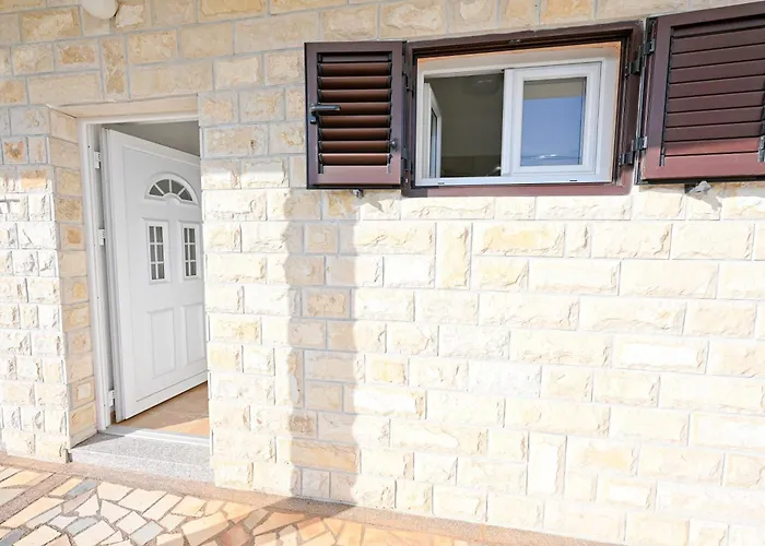 Brane With Swimming Pool Appartamento