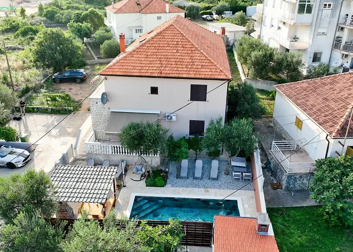 Brane With Swimming Pool Appartamento *