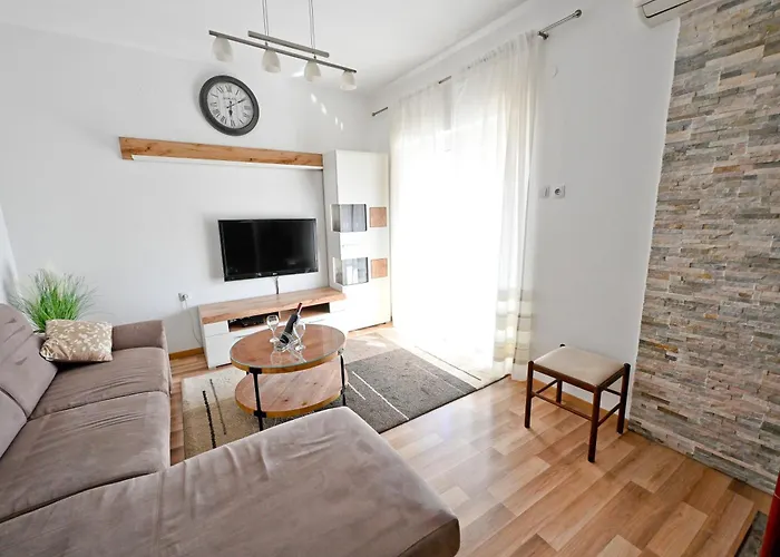 Brane With Swimming Pool Zara