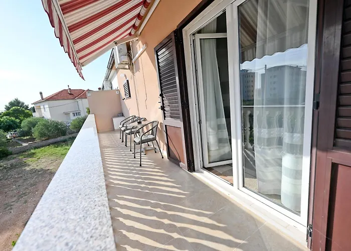 Brane With Swimming Pool * Zara