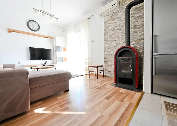 Brane With Swimming Pool Zara