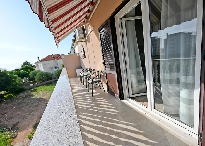 Brane With Swimming Pool Appartamento *