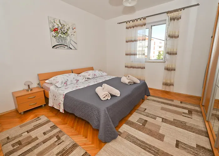 Brane With Swimming Pool Appartamento *