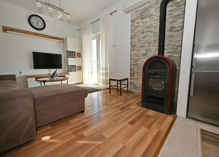 Brane With Swimming Pool * Zara