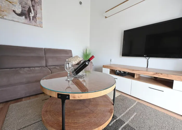 Brane With Swimming Pool Appartamento *