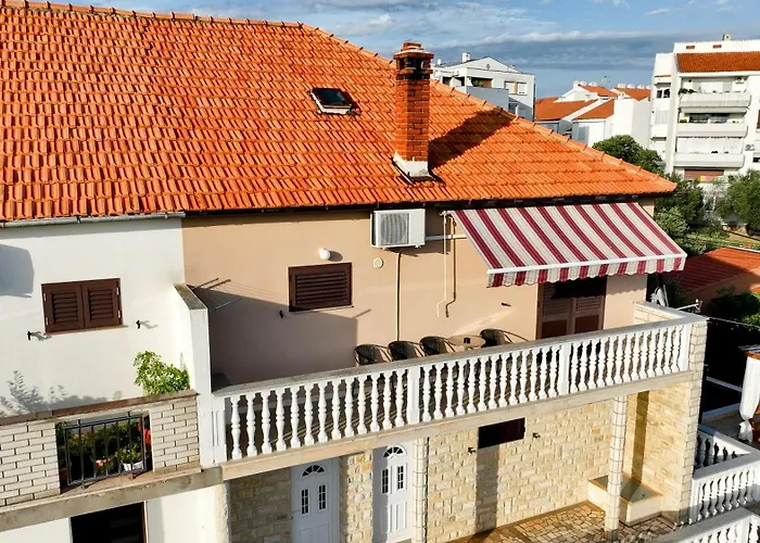 Appartamento Brane With Swimming Pool Zara