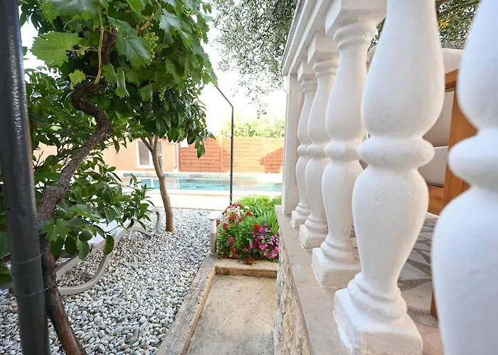 Brane With Swimming Pool Appartamento