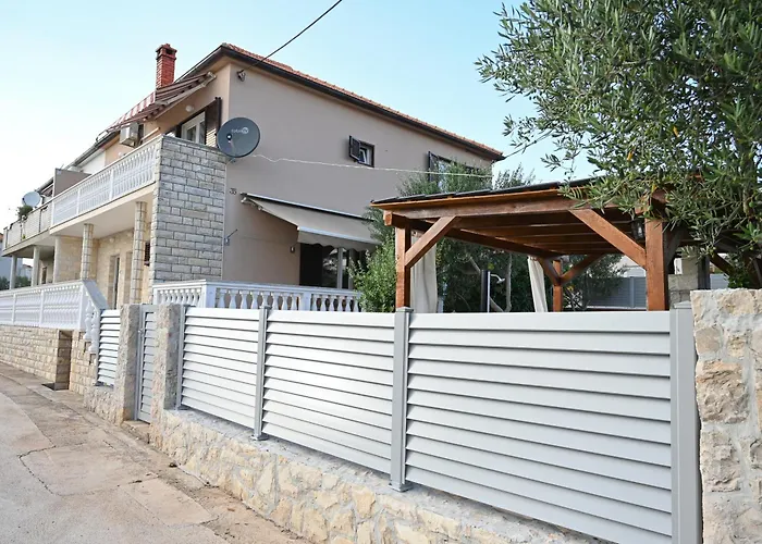 Brane With Swimming Pool *