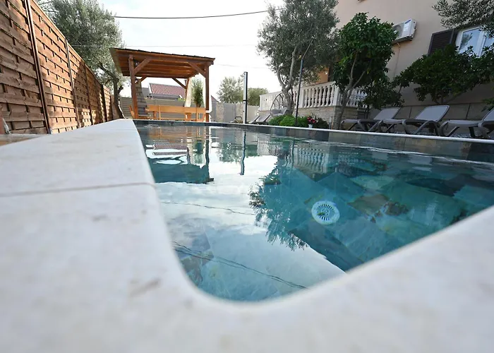 Brane With Swimming Pool Zara