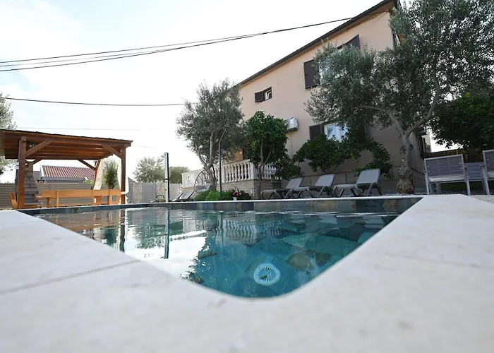 Brane With Swimming Pool * Zara