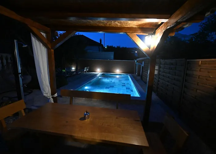 Appartamento Brane With Swimming Pool Zara