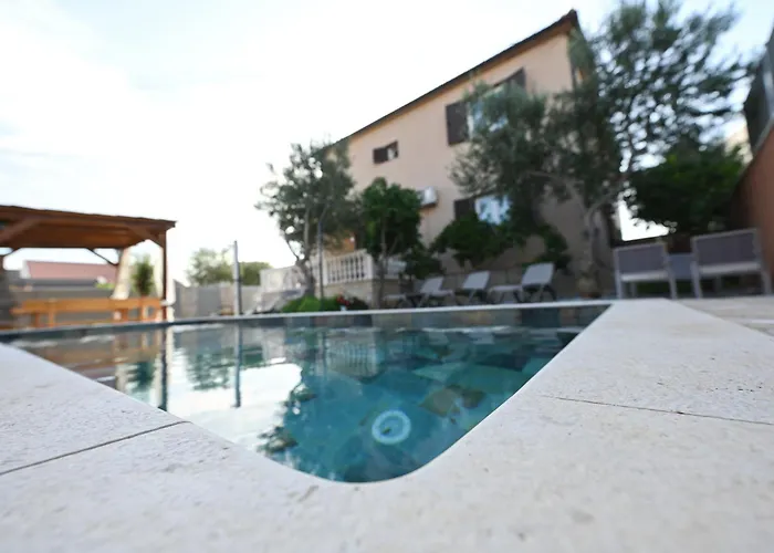 Brane With Swimming Pool Appartamento